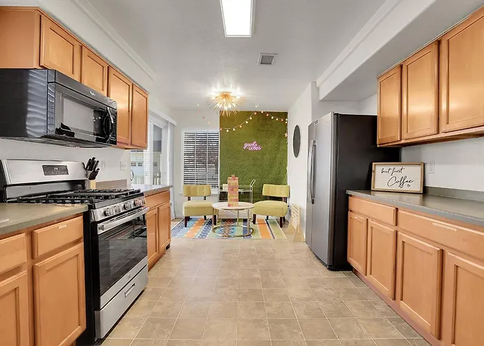 Modern Luxe Stay • Bright & Photo-Ready